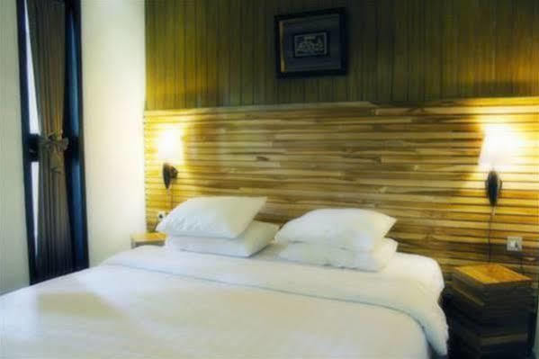 Puri Minggiran Guesthouse Yogya Yogyakarta Exterior foto