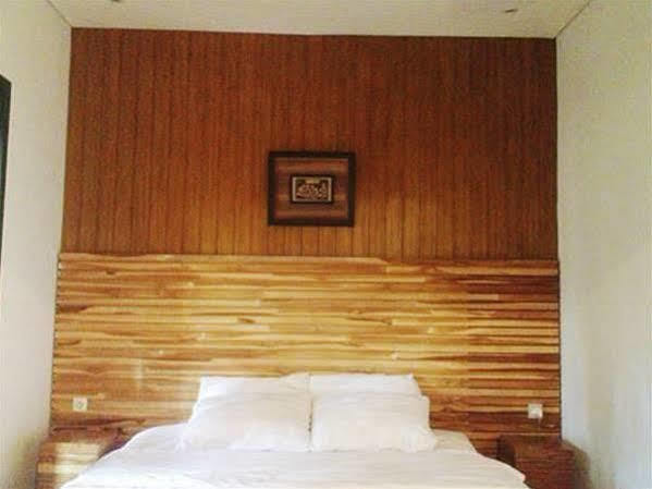 Puri Minggiran Guesthouse Yogya Yogyakarta Exterior foto